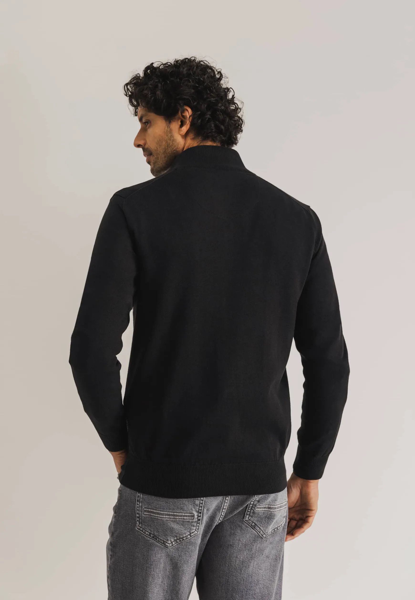 ESSENTIALS fijngebreid vest
