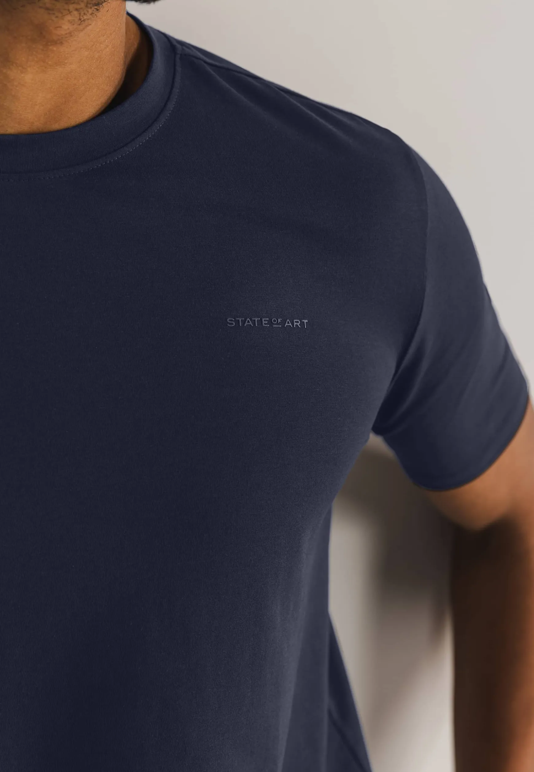 ESSENTIALS T-shirt met ronde hals
