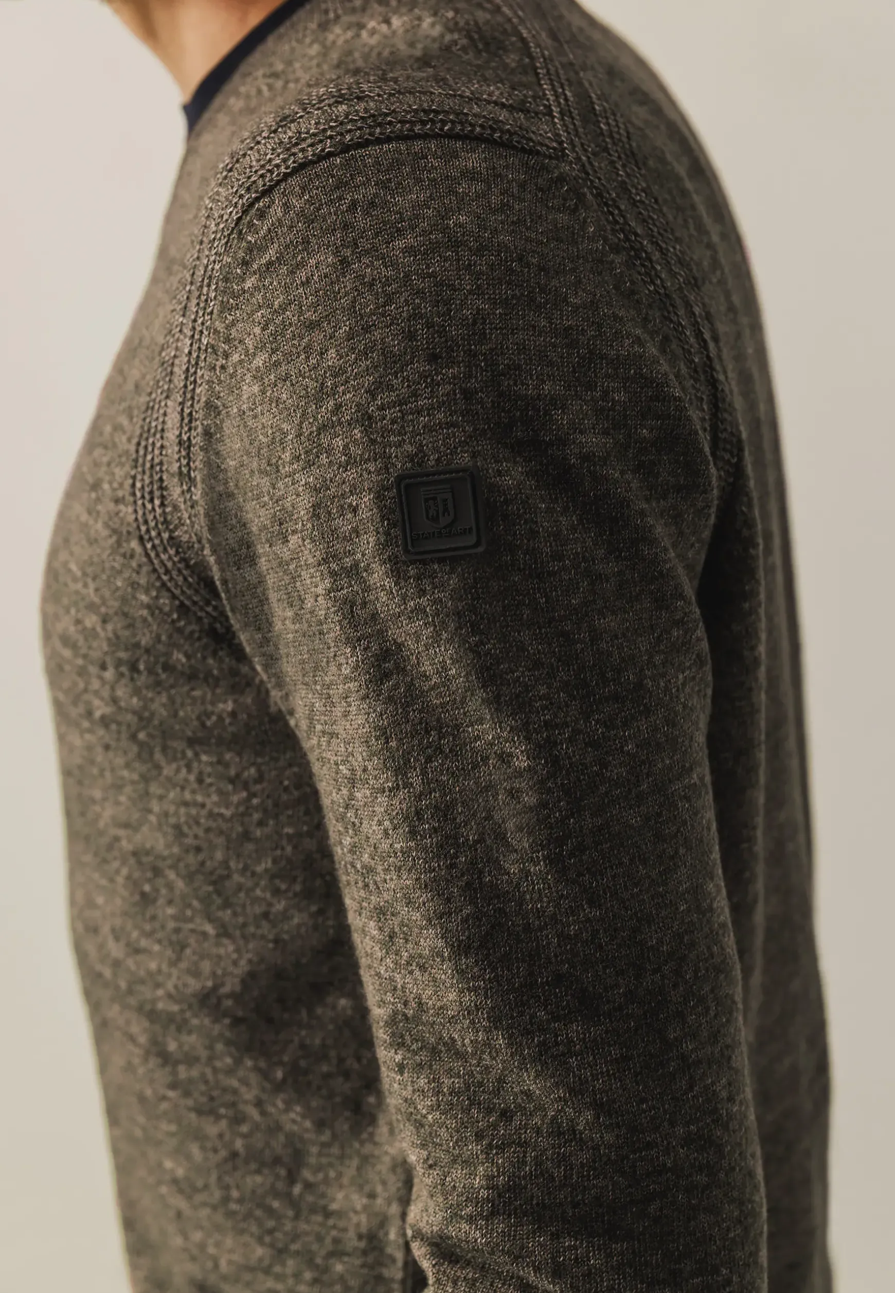 Gemêleerde trui met ribdetails