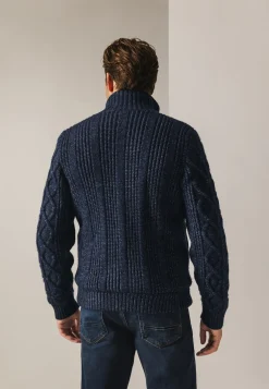 Grofgebreid vest met kabelpatroon