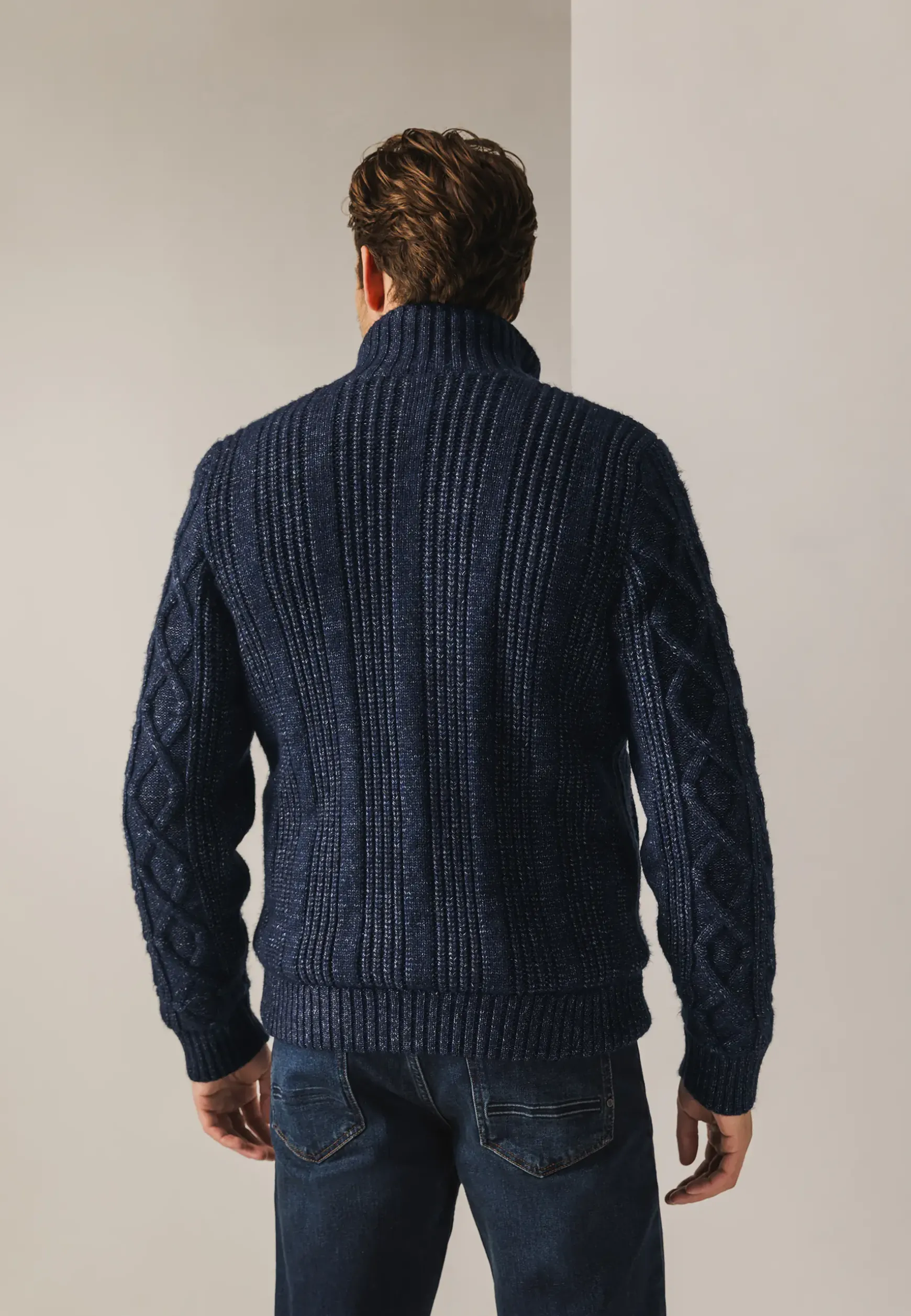 Grofgebreid vest met kabelpatroon