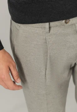 NAVIGATOR chino in stretchstof met visgraatmotief