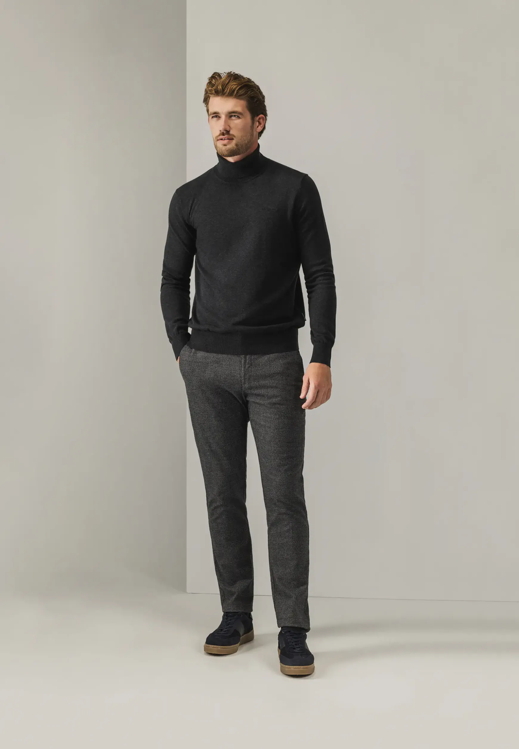 NAVIGATOR geruite chino in stretchstof