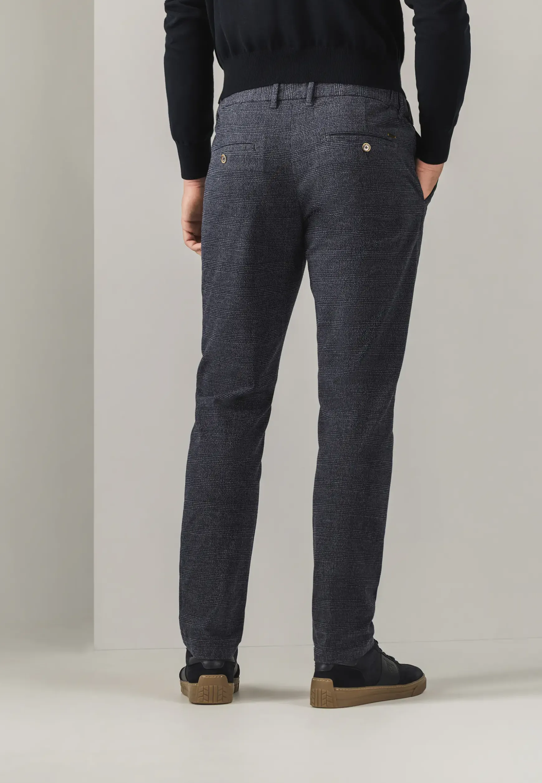 NAVIGATOR geruite chino in stretchstof