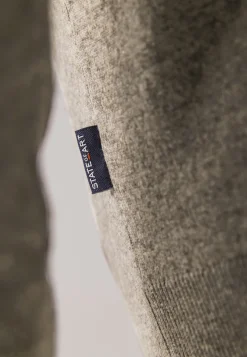 Trui met halve rits en rubberen badge